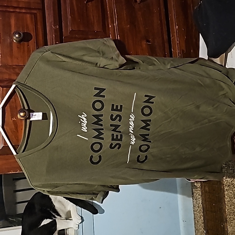 !!.           Womans 2X t shirt.       Tote 3W
